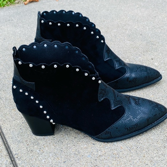 Super Cute Black Studded Ankle Boot 🖤 - Picture 5 of 8